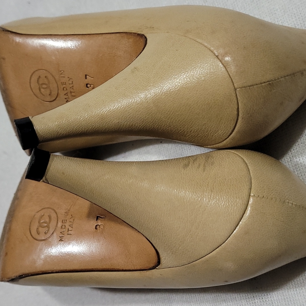 Authentic Chanel Loafer Leather Shoes Size 37 - Picture 10 of 16